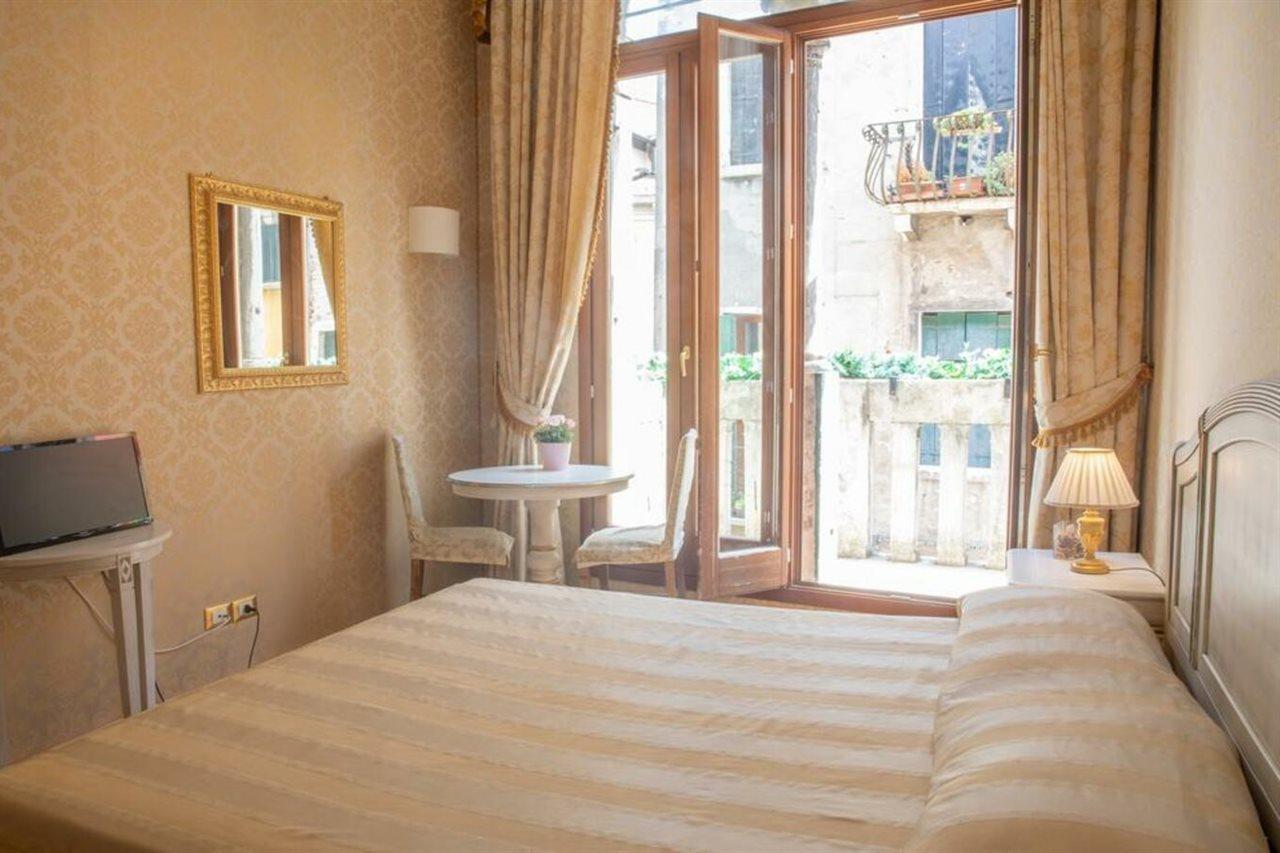 Dimora Al Doge Beato Vista Canale Venesia Bagian luar foto